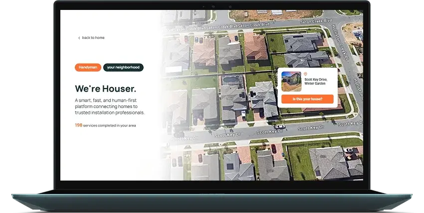 Notebook exibindo a plataforma Houser sobre imagem de satélite de um bairro residencial